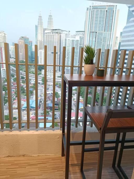 C14B Modern Infinity Pool Klcc Balcony View Kuala Lumpur Exterior foto