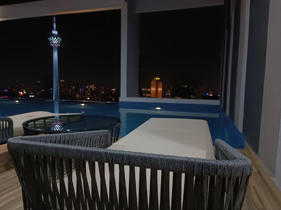 C14B Modern Infinity Pool Klcc Balcony View Kuala Lumpur Exterior foto