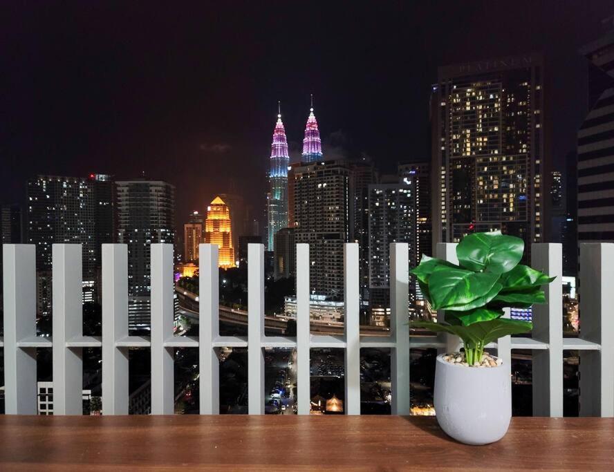 C14B Modern Infinity Pool Klcc Balcony View Kuala Lumpur Exterior foto